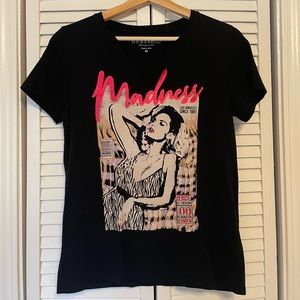 Never worn Guess XS shirt, fits like small.